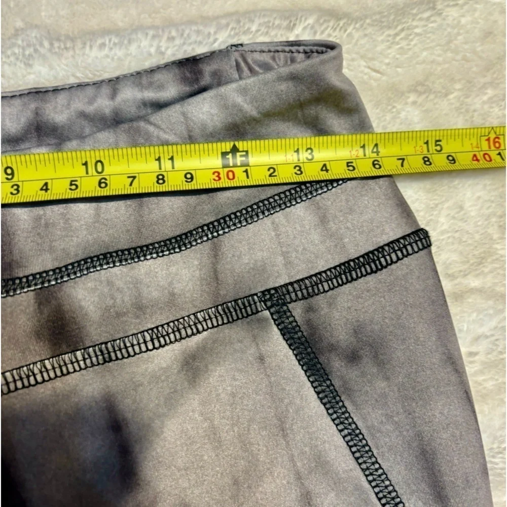 #EVCR Leggings Medium Capris Grey Silver Mineral Wash Design Stretchy Athletic
